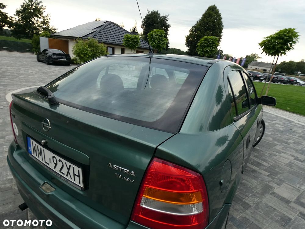 Opel Astra 1.6 Sportive - 16
