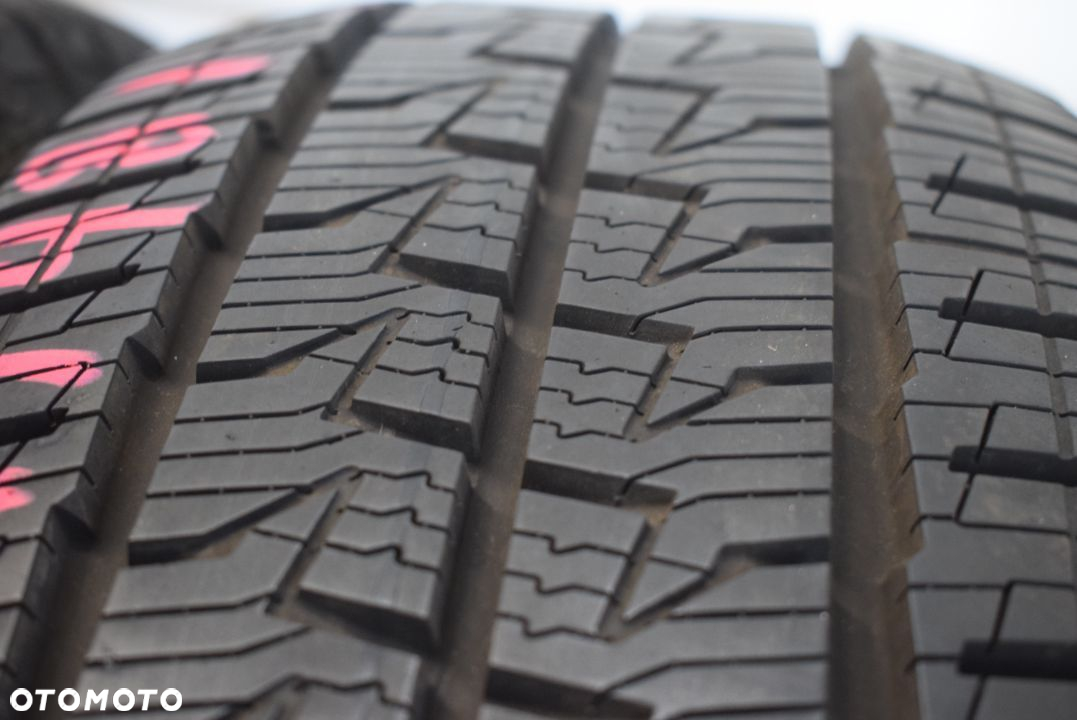 R17C 215/60 Continental VanContact 4Season - 3