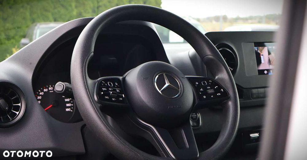Mercedes-Benz Sprinter - 11