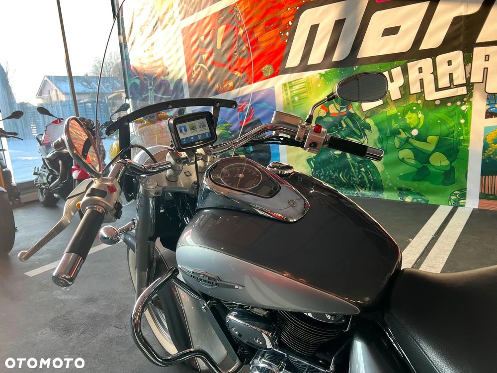 Suzuki Intruder - 24