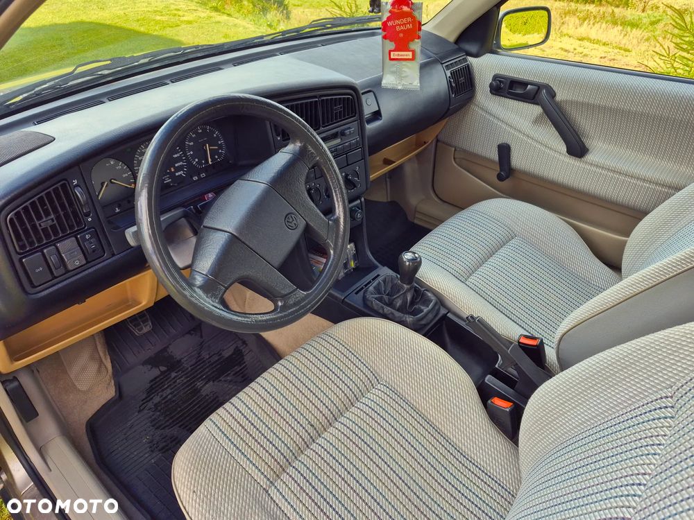 Volkswagen Passat 1.8 CL - 35