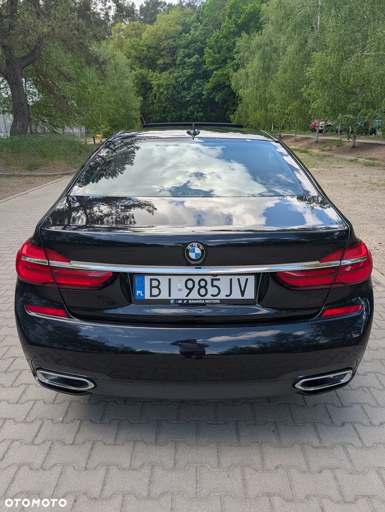 BMW Seria 7 740i - 10