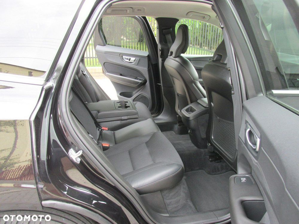 Volvo XC 60 D3 Momentum Pro - 8