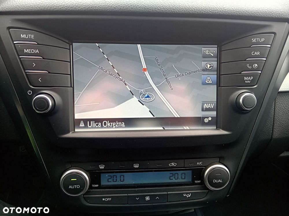 Toyota Avensis 2.0 D-4D Premium - 15