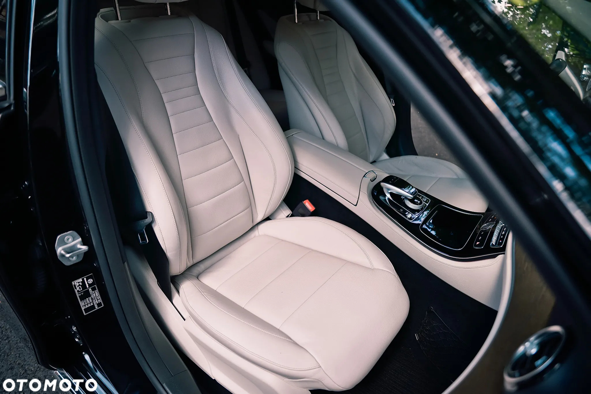 Mercedes-Benz Klasa E 400 4Matic 9G-TRONIC Avantgarde - 34