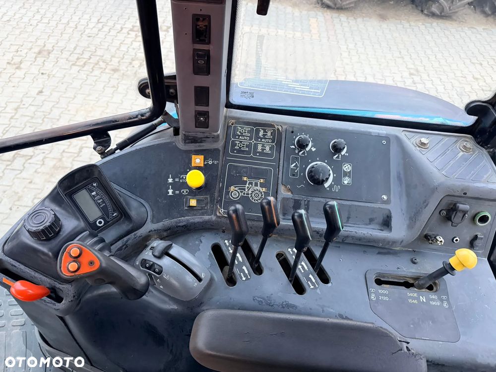 New Holland TM165 - 11
