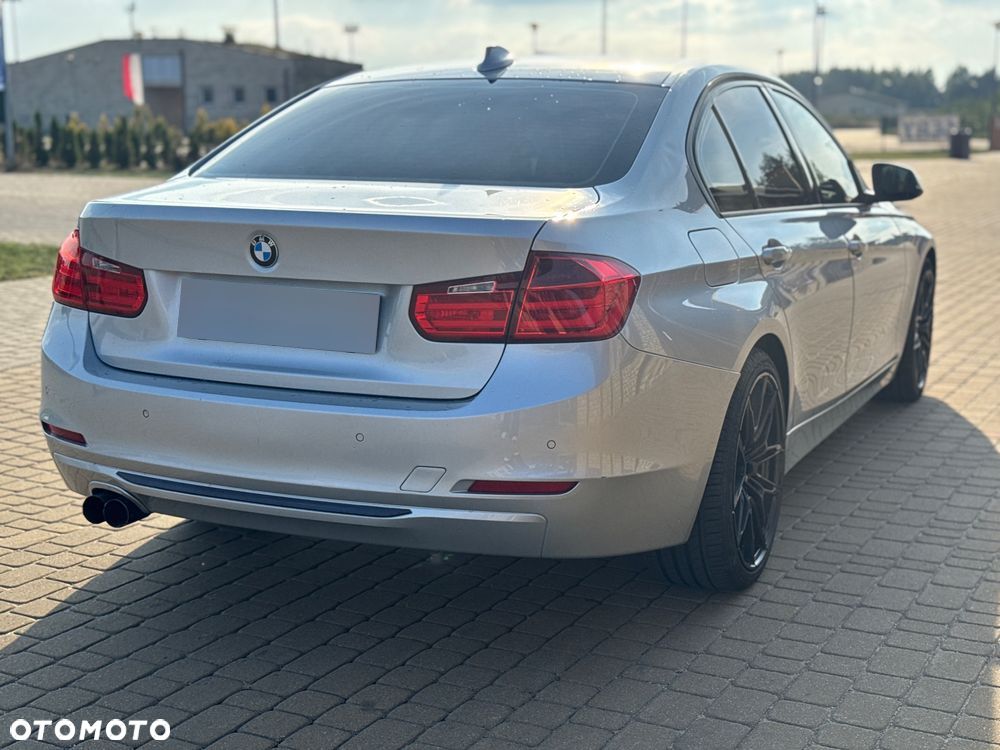 BMW Seria 3 320d - 5