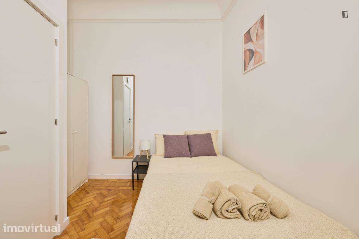 Quarto - localizado em Alameda Lisbon - Grande imagem: 3/26