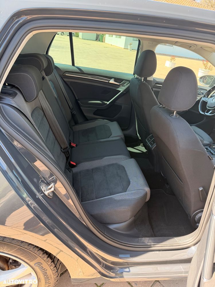 Volkswagen Golf - 11