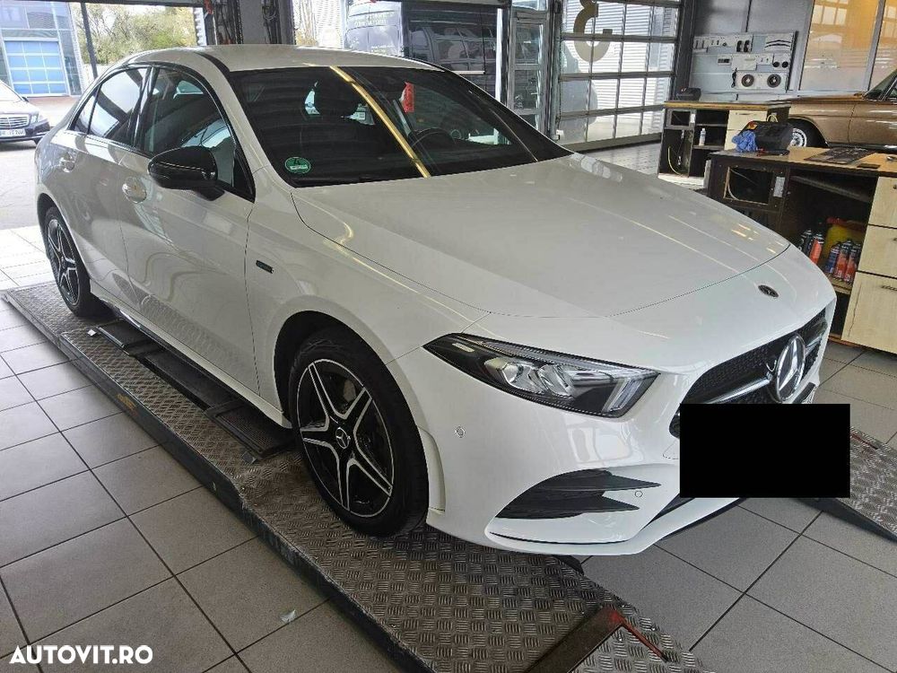 Mercedes-Benz A 250 e Sedan 8G-DCT Lim. AMG Line Advanced - 2