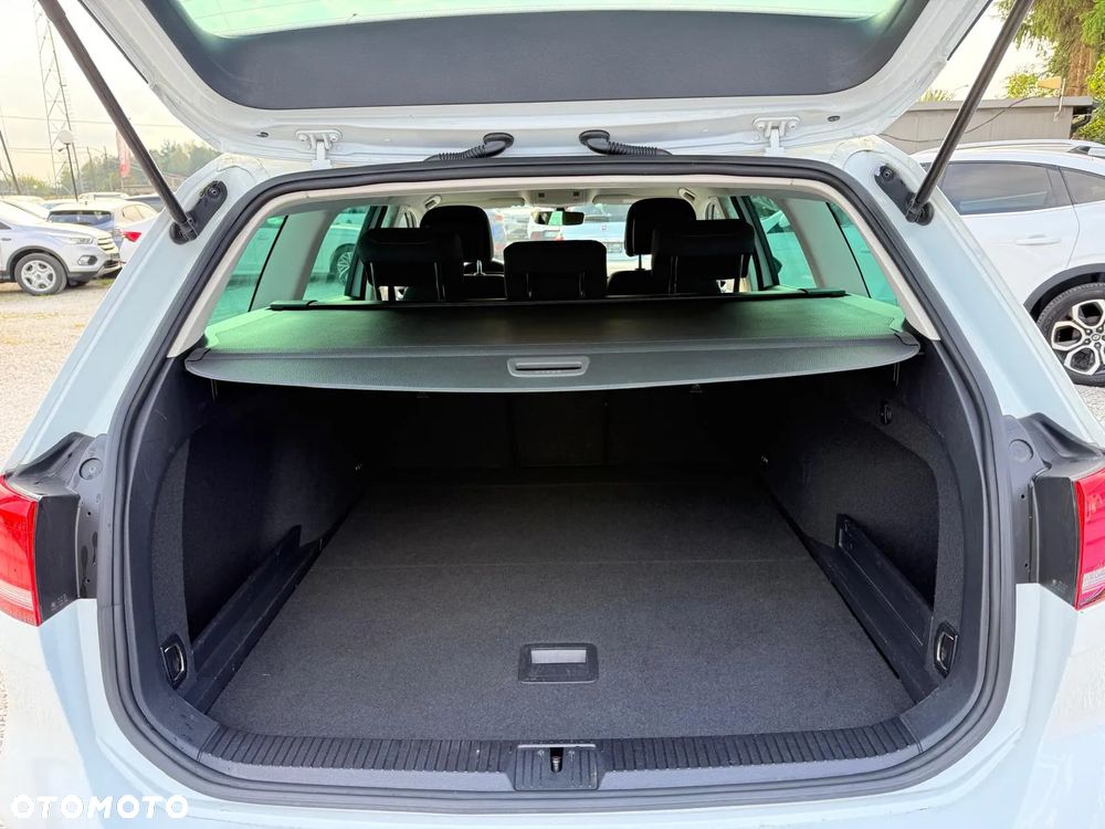 Volkswagen Passat Variant 1.6 TDI SCR DSG - 29
