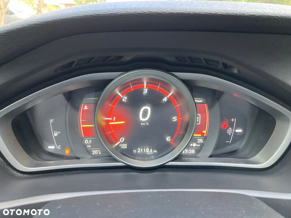 Volvo V40 Cross Country D2 Drive-E Ocean Race - 16