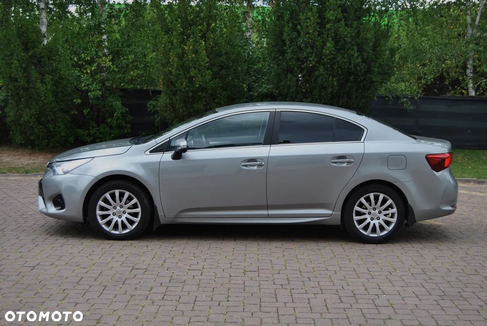Toyota Avensis 1.8 Sol NAVI - 17
