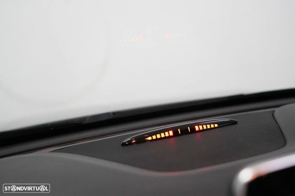 Mercedes-Benz CLA 200 d Shooting Brake AMG Line - 11