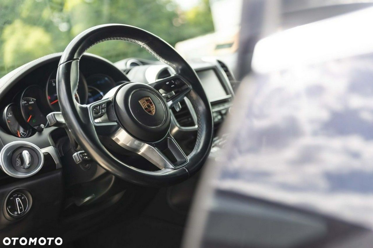 Porsche Cayenne - 17
