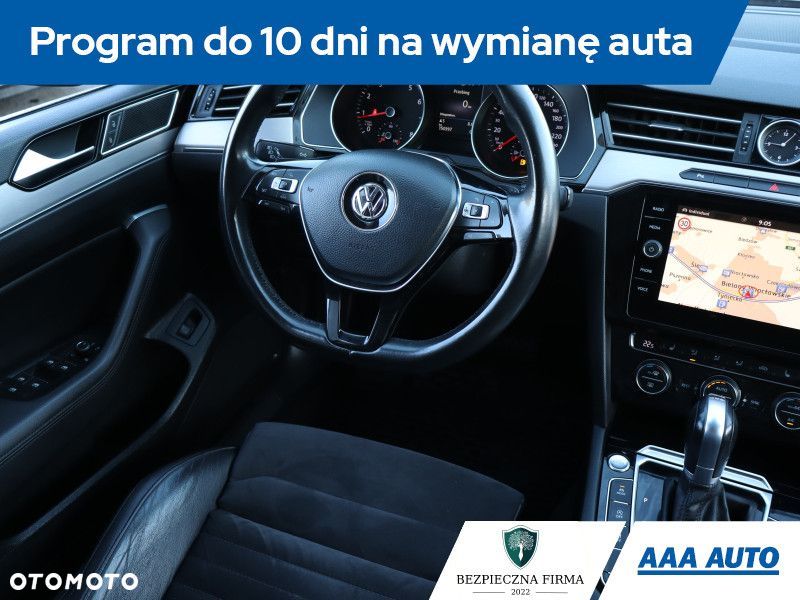Volkswagen Passat - 8