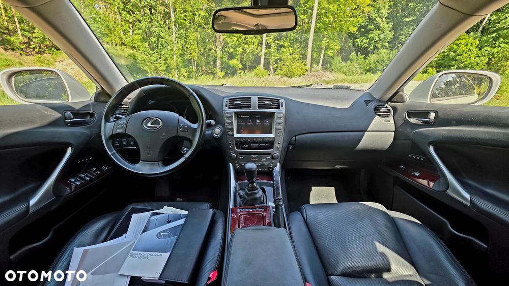 Lexus IS 220 D Prestige - 11
