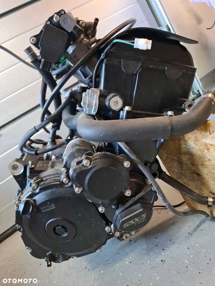 Suzuki GSXS 750 silnik engine gsx-s - 1