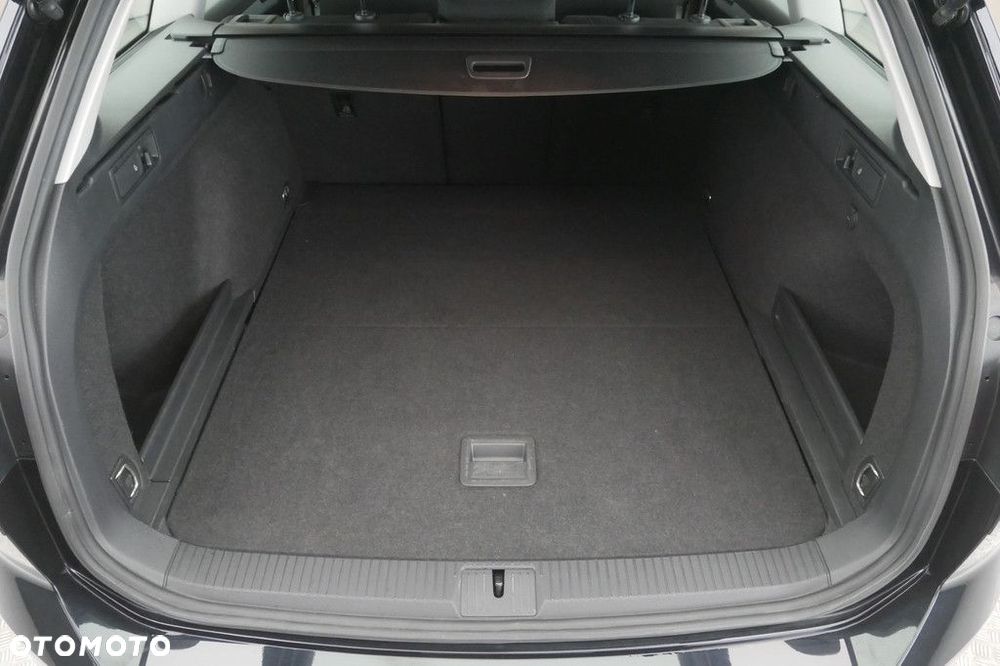 Volkswagen Passat Variant 2.0 TSI Business DSG - 16