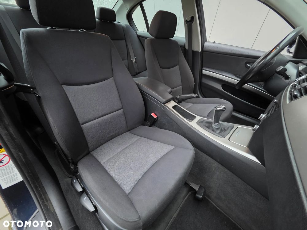 BMW Seria 3 318i - 21