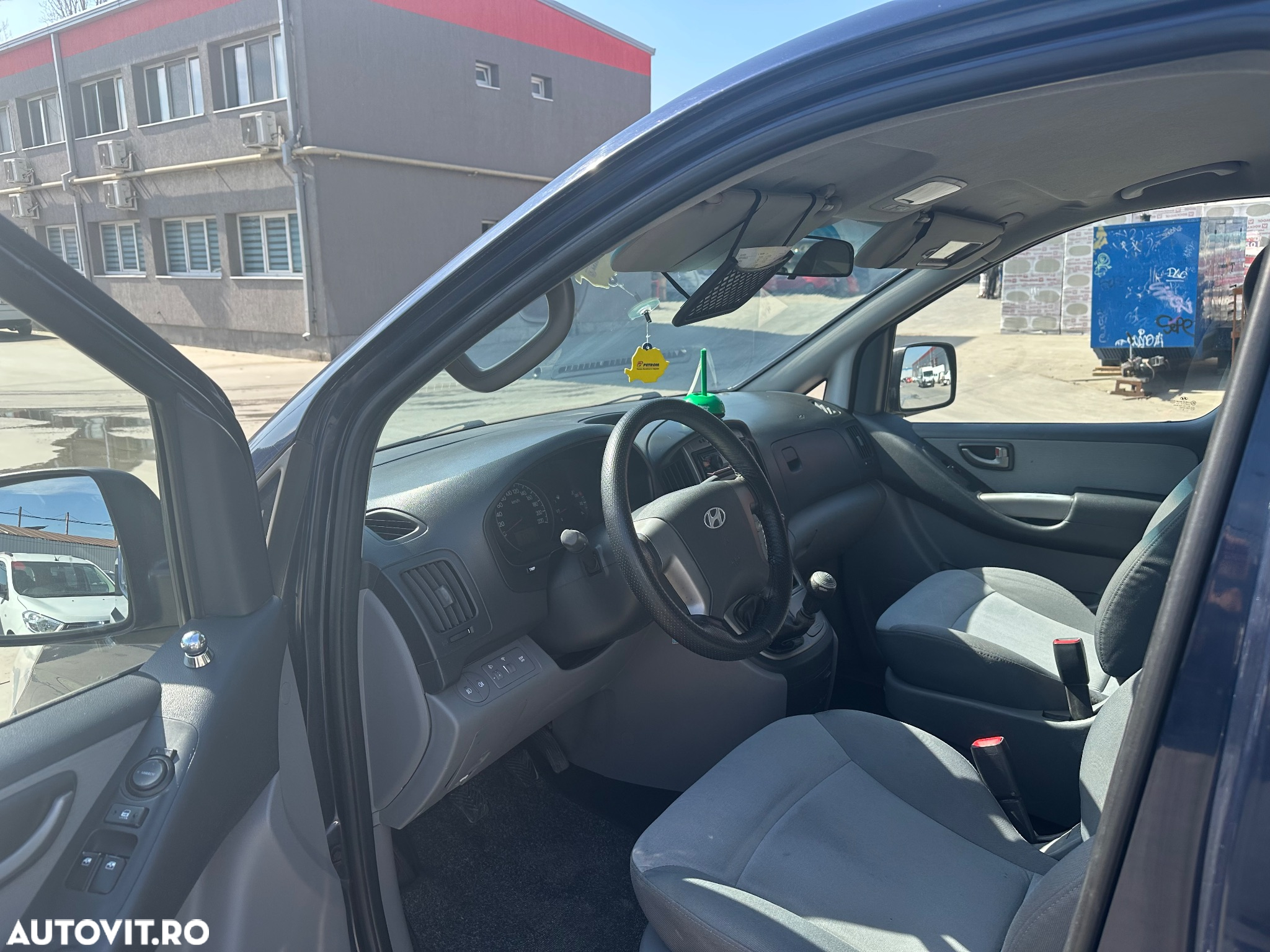 Hyundai H-1 2.5 CRDi Travel Comfort - 2