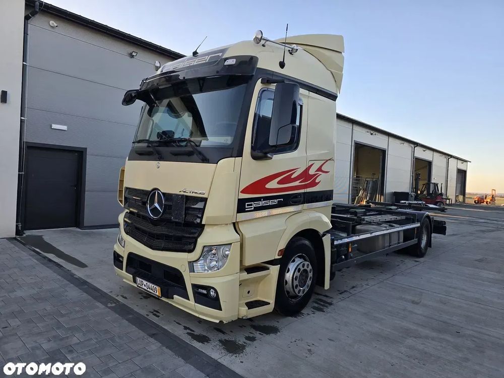 Mercedes-Benz ACTROS - 1