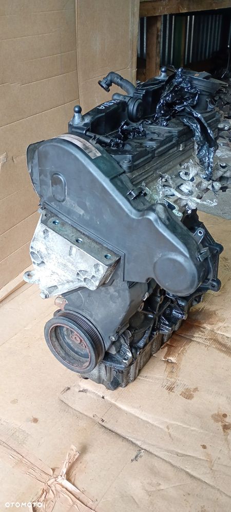 Silnik słupek blok silnika VW Audi Skoda Seat 1.6 TDI CAY - 3