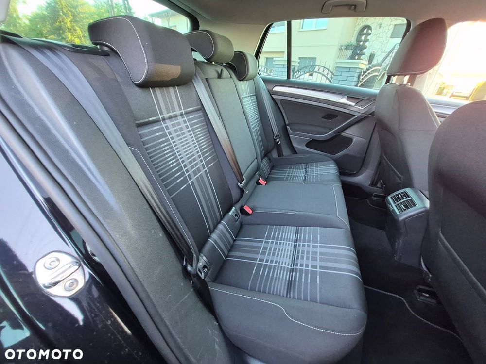 Volkswagen Golf - 17