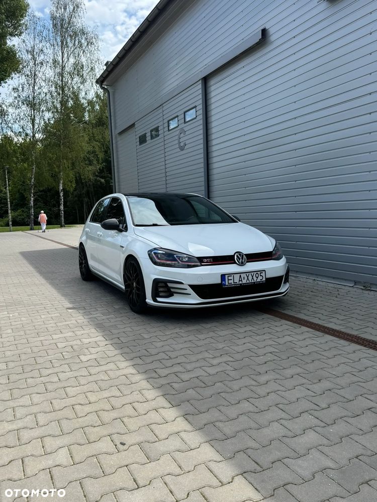 Volkswagen Golf - 2