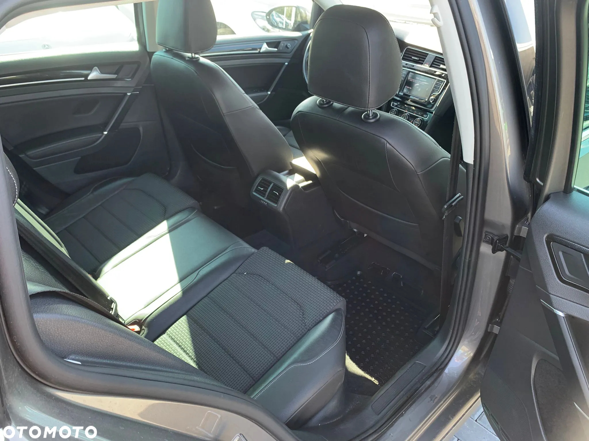 Volkswagen Golf VII 2.0 TDI BMT Highline DSG - 23