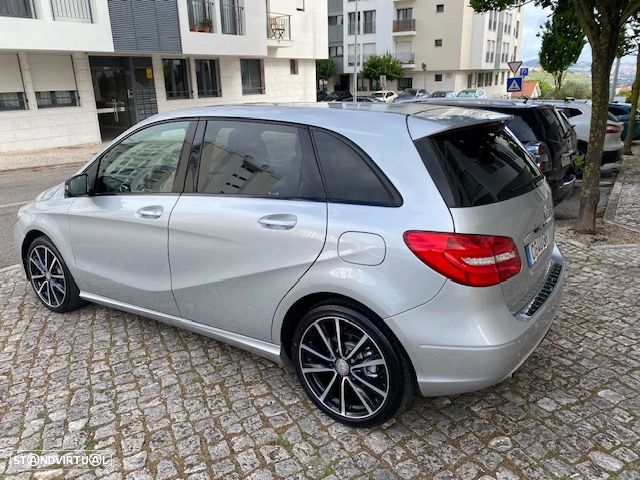 Mercedes-Benz B 180 d AMG Line - 11