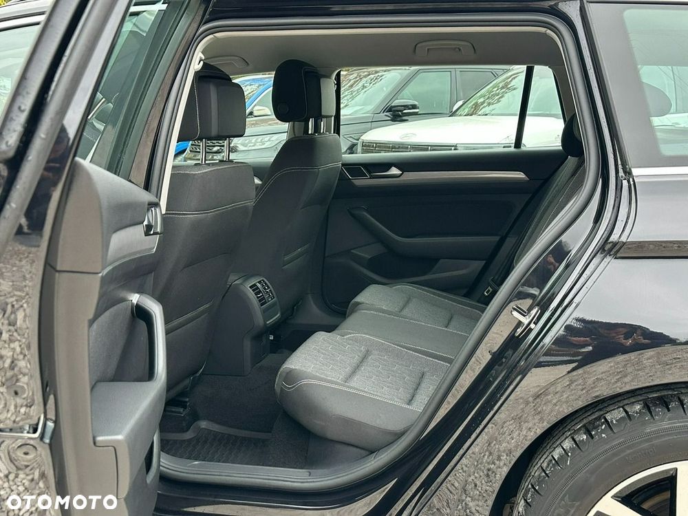 Volkswagen Passat - 16
