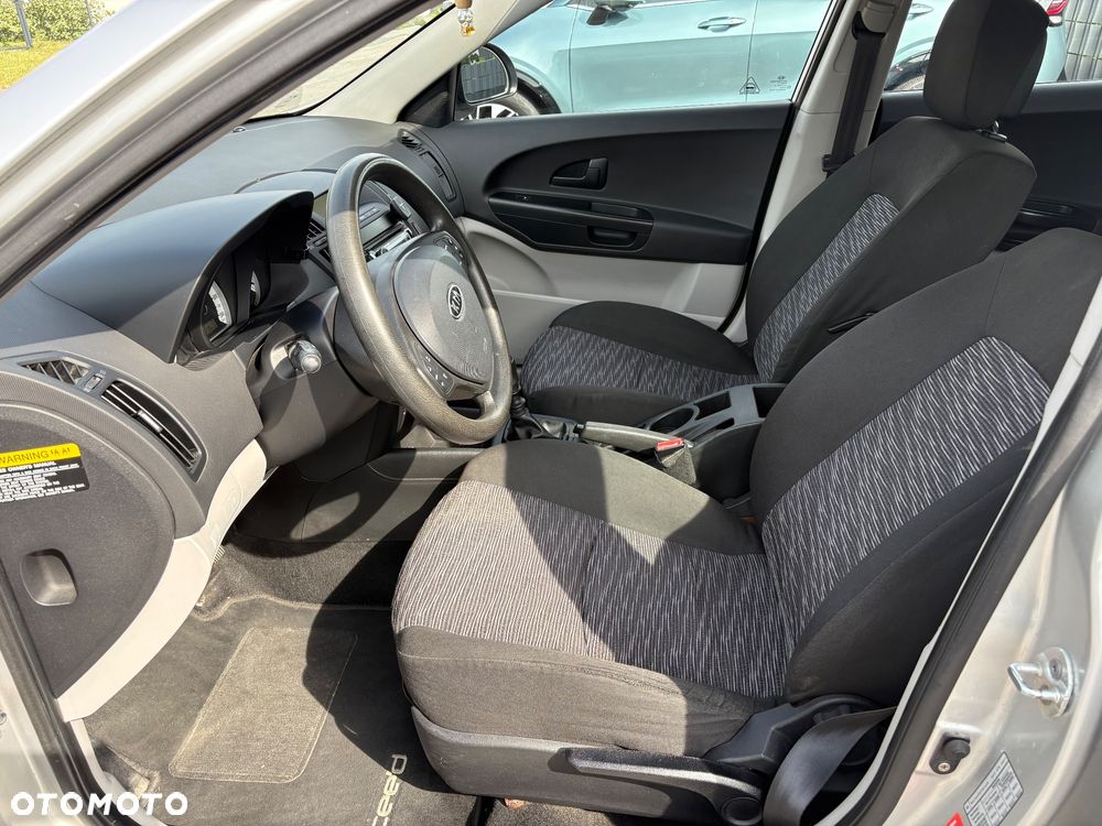 Kia Ceed - 13
