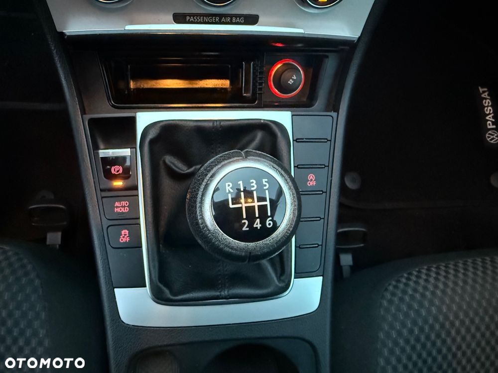 Volkswagen Passat - 14