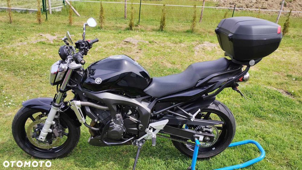 Yamaha FZ6 - 1