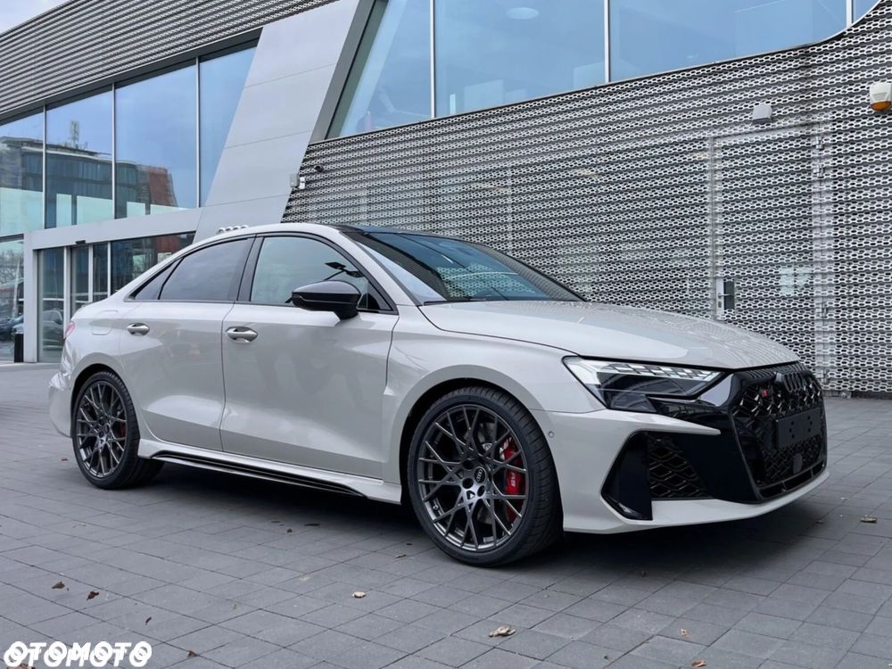 Audi RS3 Limousine - 3
