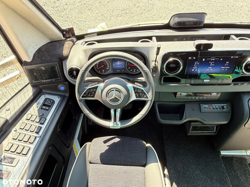 Mercedes-Benz Sprinter 519 - 21