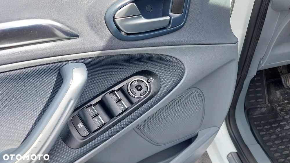 Ford S-Max - 13
