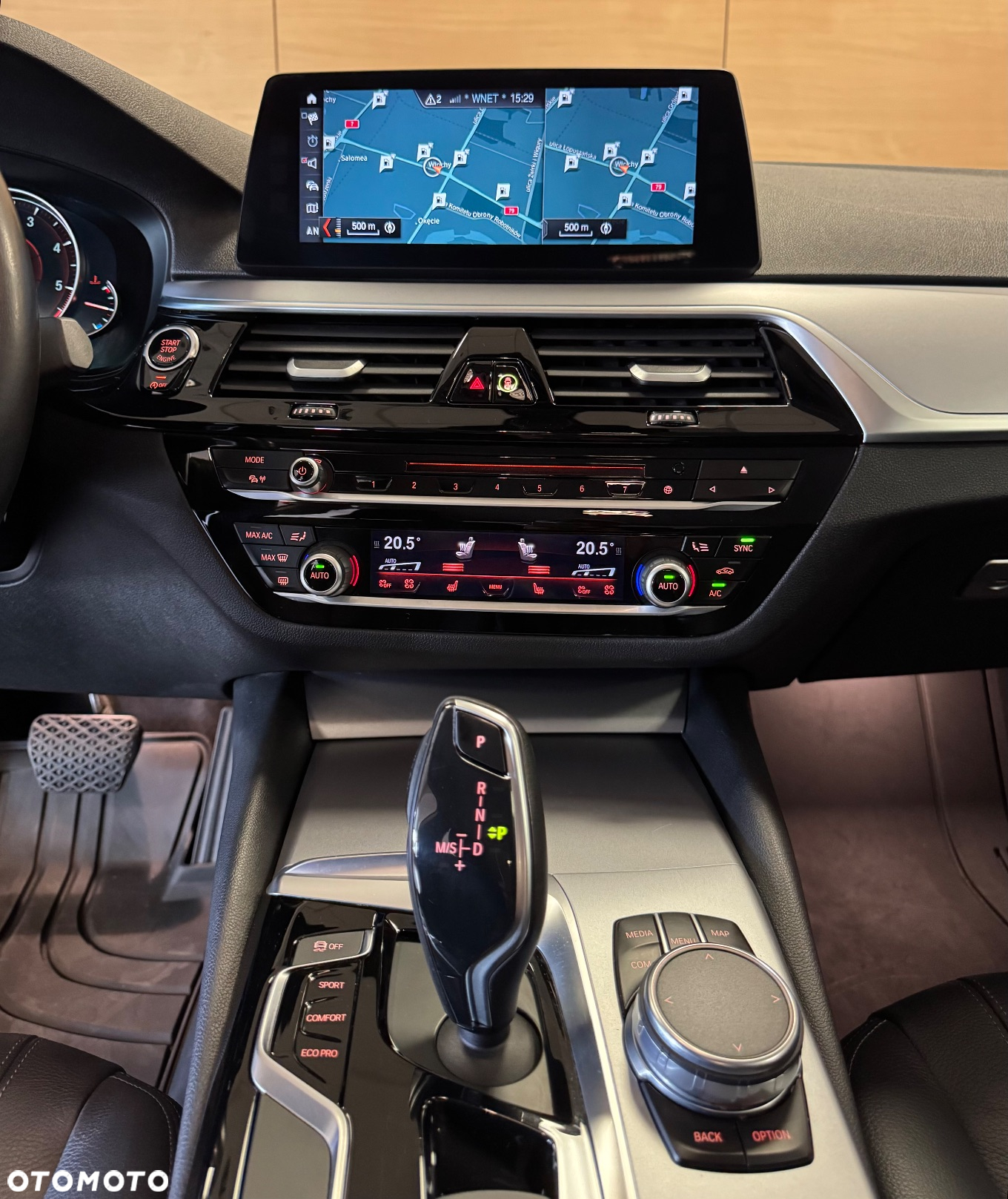 BMW Seria 5 520d xDrive - 15
