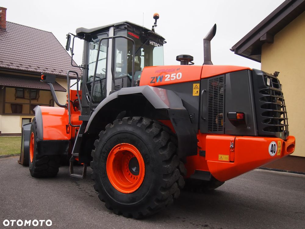 Ładowarka Hitachi ZW250 - 7
