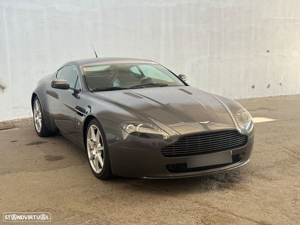 Aston Martin Vantage Coupe V8 - 11