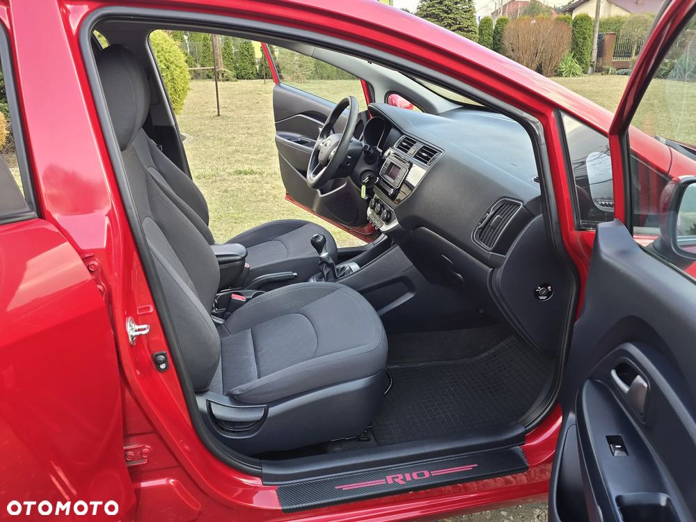 Kia Rio 1.2 L - 8