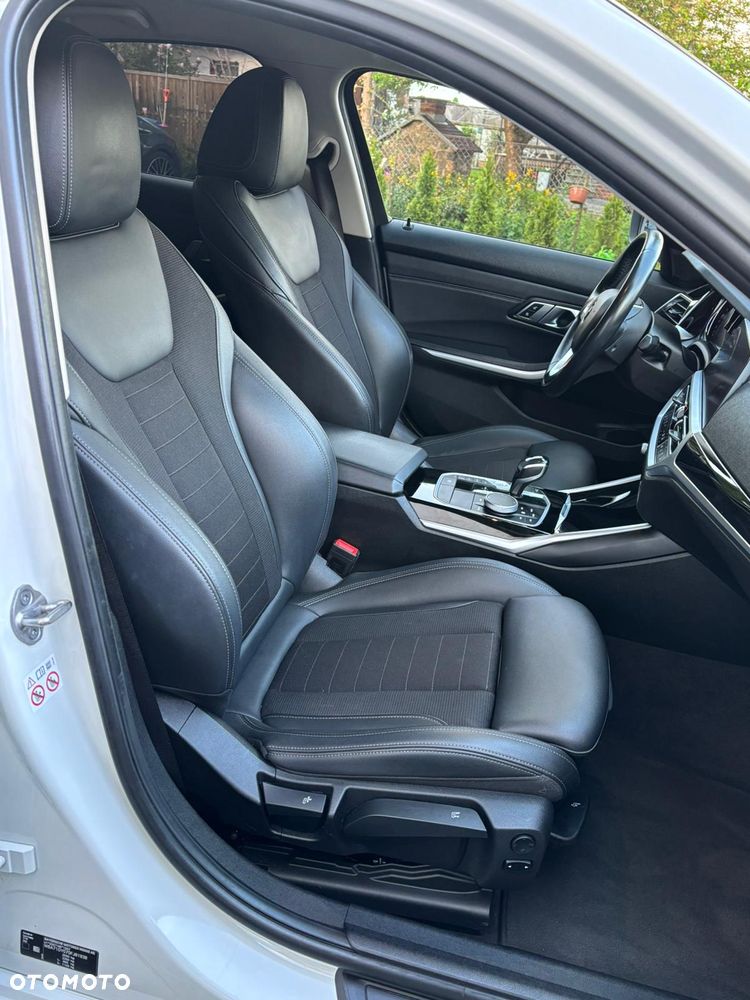 BMW Seria 3 318i - 32