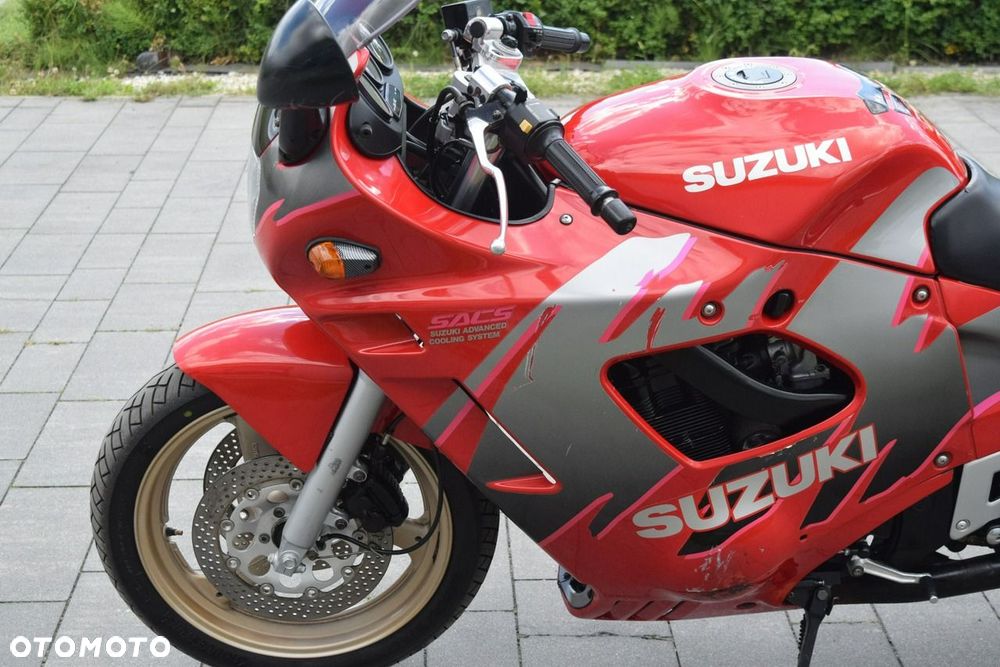 Suzuki GSX - 6