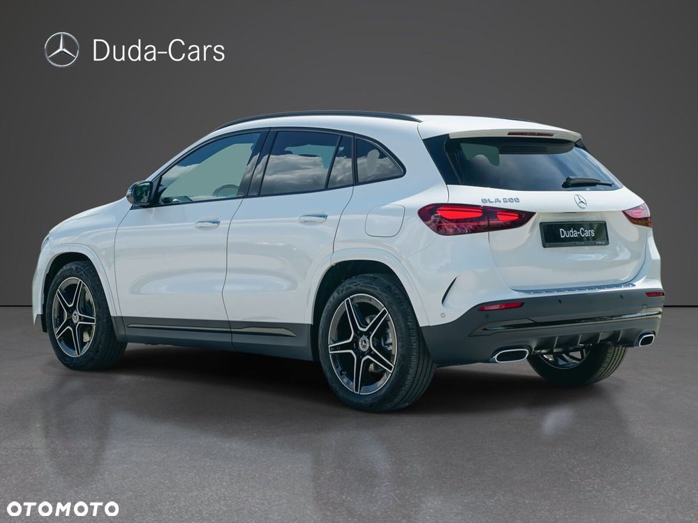 Mercedes-Benz GLA - 2