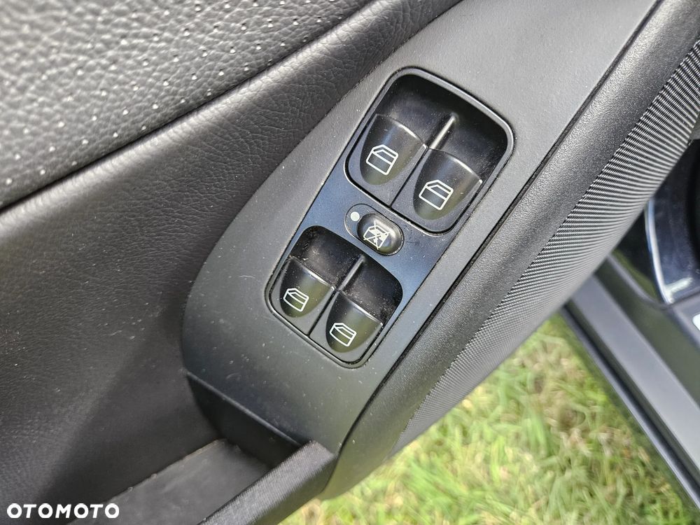 Mercedes-Benz Klasa C 200 Kompressor Automatik Elegance Sport Edition - 17