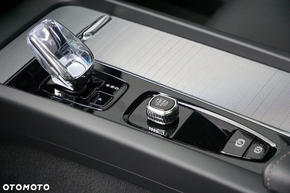 Volvo XC 60 B5 B AWD Ultimate Black Edition - 23