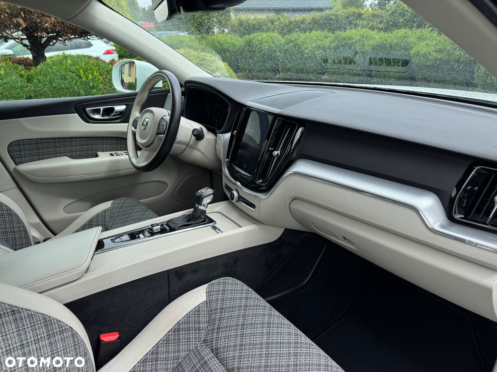 Volvo XC 60 T4 Momentum Pro - 15