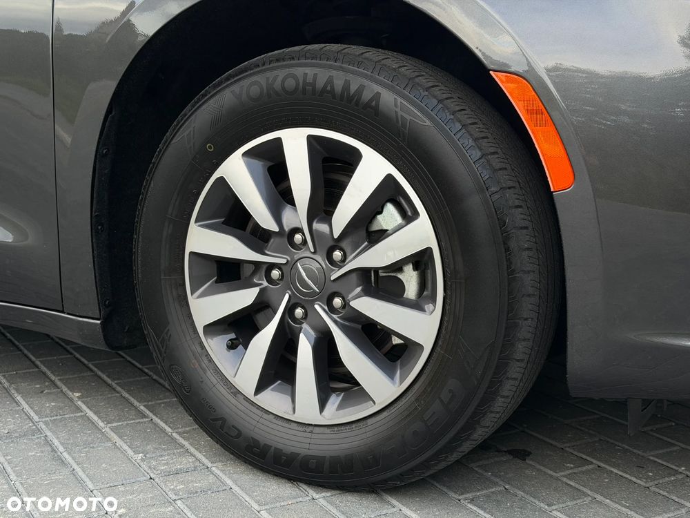 Chrysler Pacifica - 7