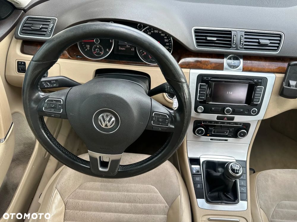 Volkswagen Passat 2.0 Blue TDI SCR Highline - 19
